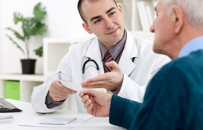 lékař předepisuje léky na prostatitidu