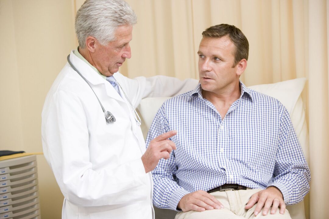 Vyšetření a konzultace s lékařem pomohou muži diagnostikovat a léčit prostatitidu včas. 