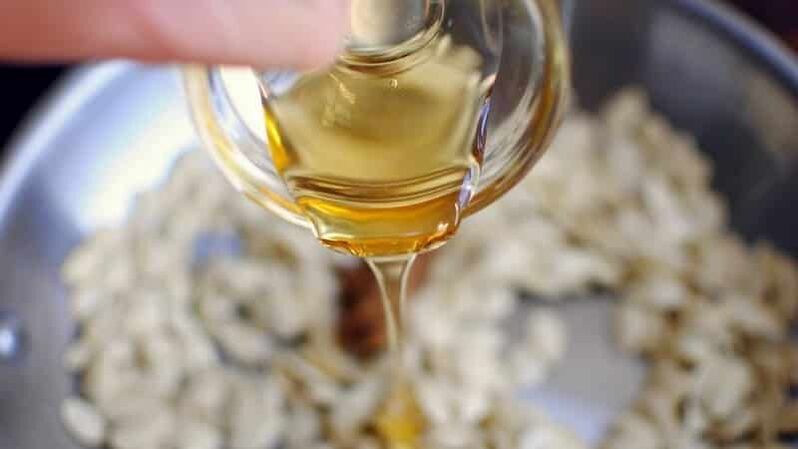 Med zdvojnásobuje léčivý účinek dýňových semínek a zmírňuje příznaky prostatitidy